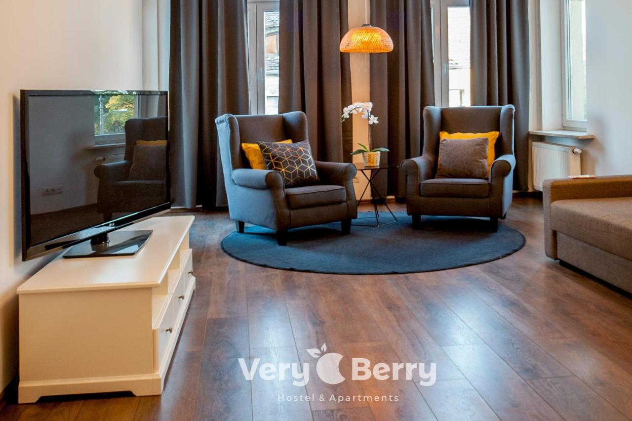 Апартаменты Very Berry - Garbary 27 - Apartament Z Balkonem, Old City, Check In 24H Познань Экстерьер фото