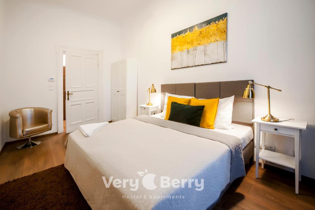 Апартаменты Very Berry - Garbary 27 - Apartament Z Balkonem, Old City, Check In 24H Познань Экстерьер фото